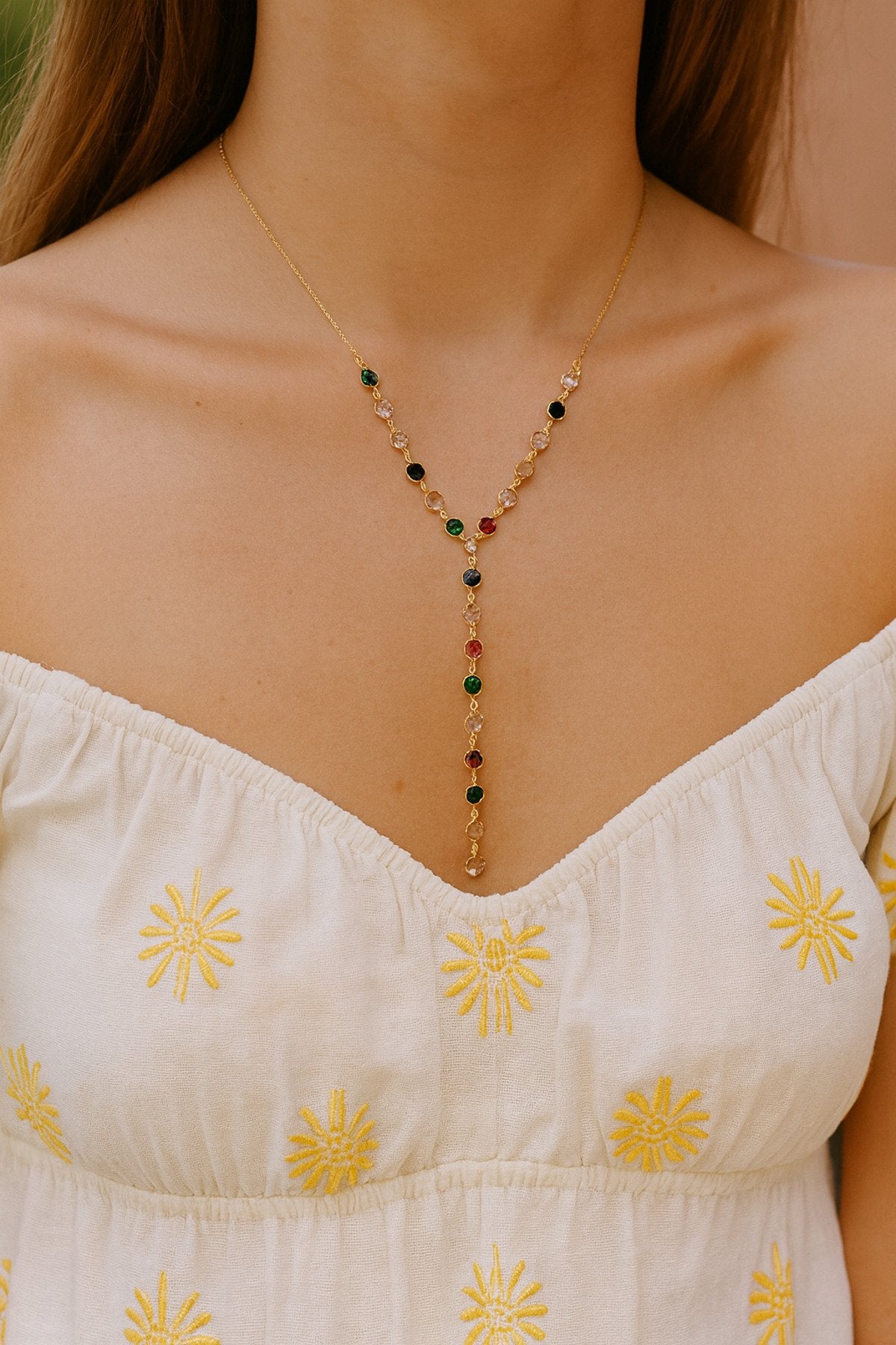 Renkli Taşlı Yuvarlak Motifli Çelik Y Kolye – Minimal & Şık