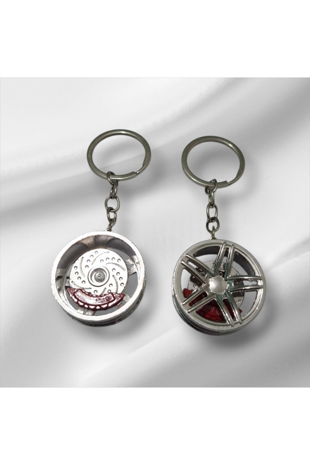 Metal Jant Döner Disk Lüks Anahtarlık – Tekerlek Görünümlü, Dönme Özellikli Araba Aksesuarı