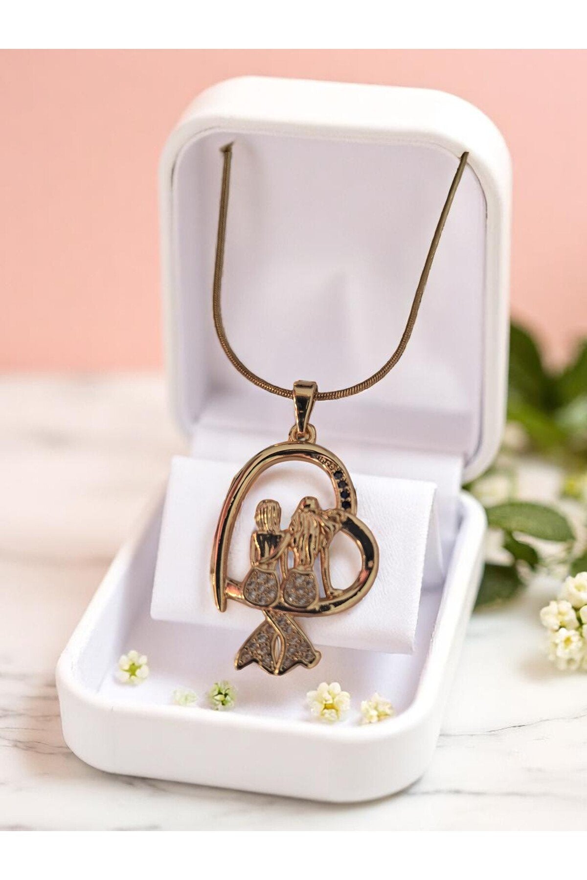 Altın Kaplama Kararmaz Çelik Anne Kız Kolyesi – Sevgi Bağını Simgedeştiren Zamansız Tasarım