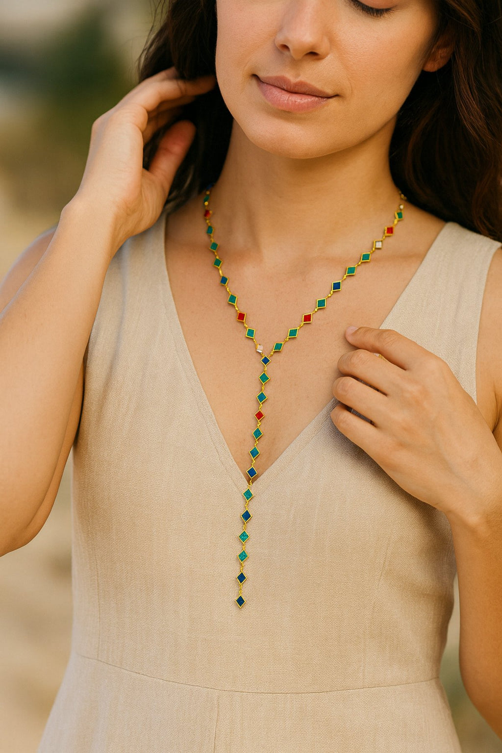 Renkli Taşlı Kare Motifli Paslanmaz Çelik Y Kolye – Minimal & Şık