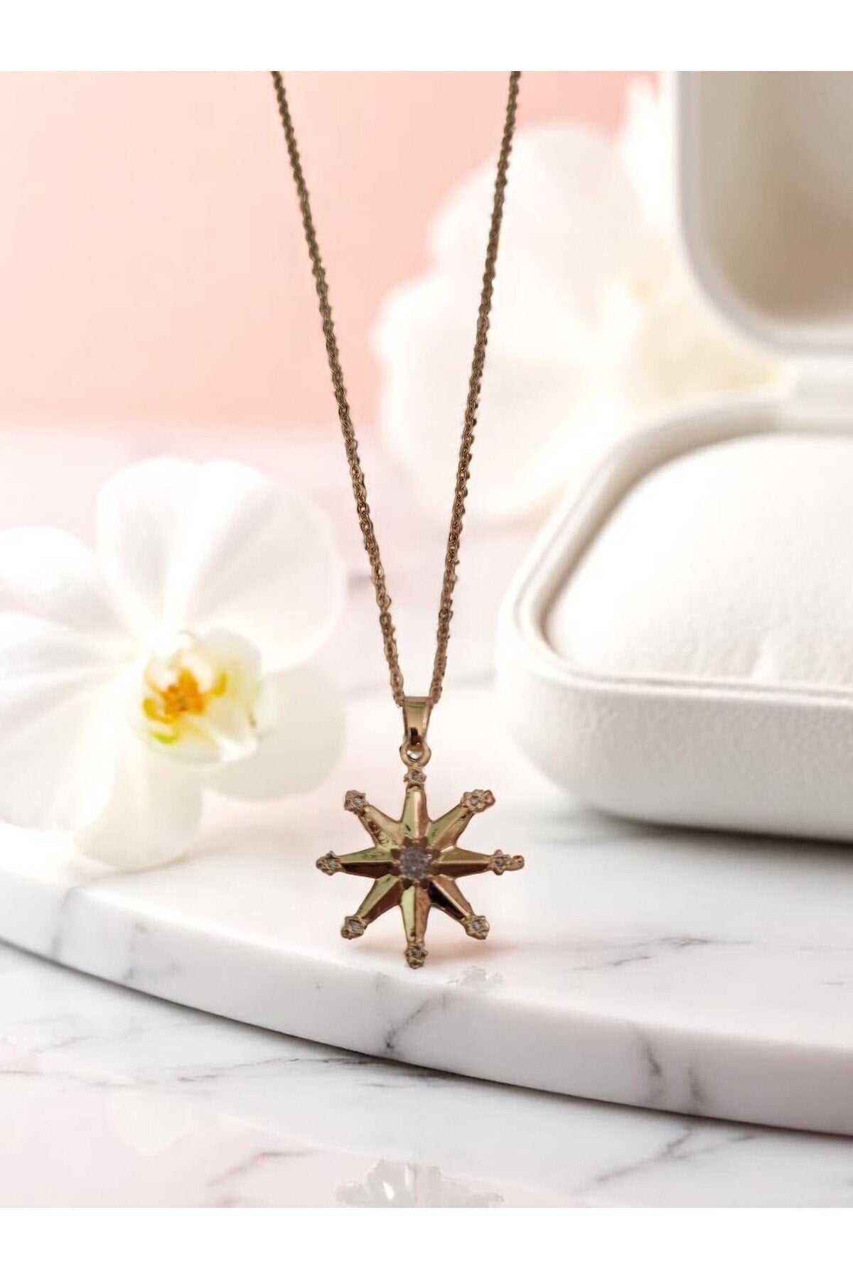 Yıldız Uçlu Taşlı Kolye – Altın Kaplama Kararmaz Çelik Zarafeti