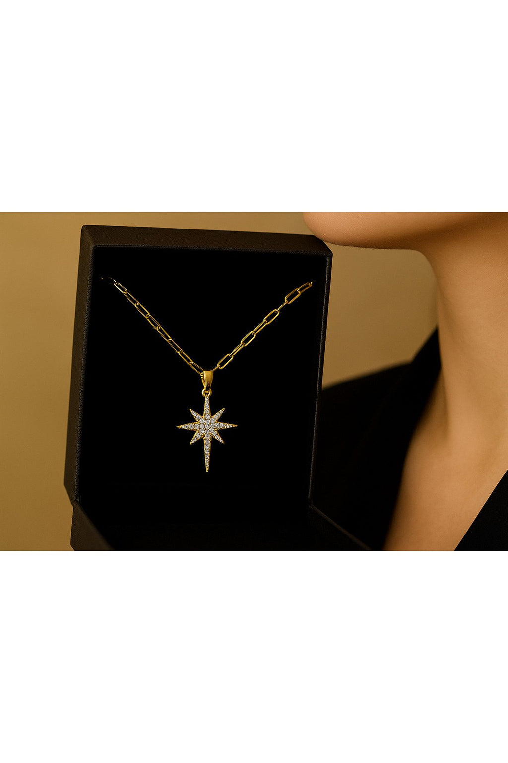 Altın Kaplama Kuzey Yıldızı Taşlı Çelik Kolye – Işıltının ve Yol Göstericiliğin Simgesi