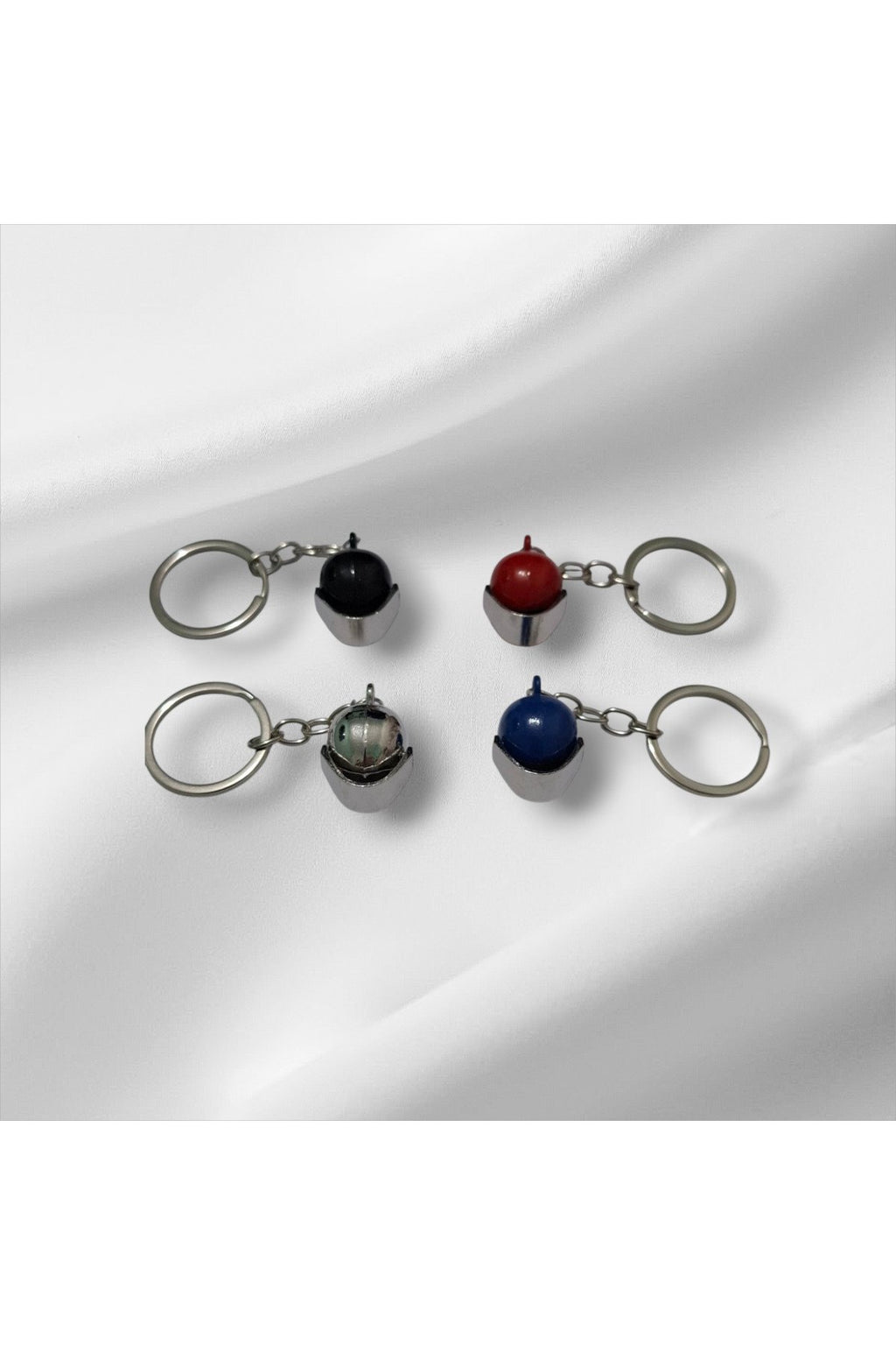 Motor Kaskı Anahtarlık – Renkli Metal Tasarımlı Motosiklet Aksesuarı