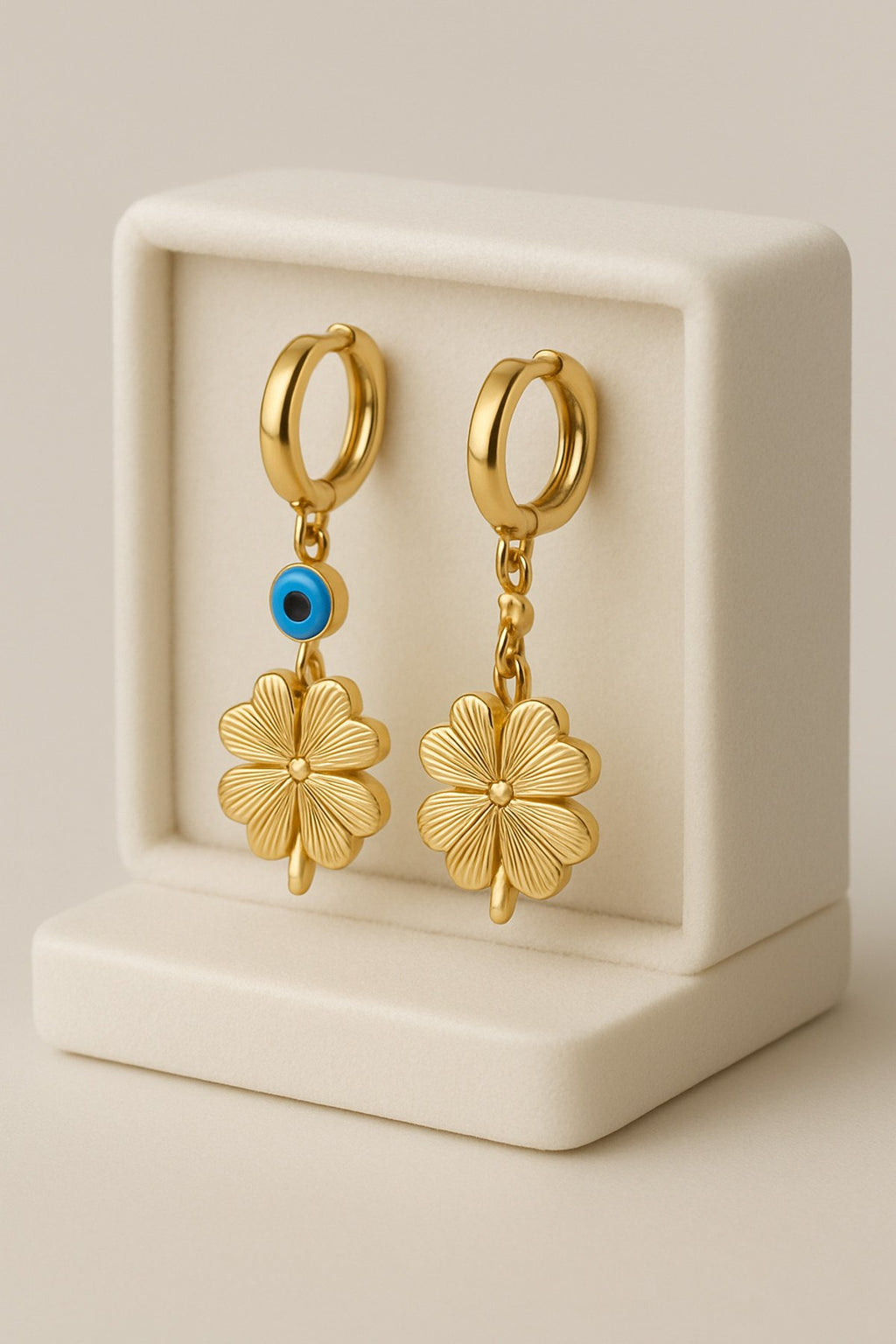 Altın Kaplama Kararmaz Çelik Yonca Küpe – Şansı, Zarafeti Ve Kalıcı Işıltıyı Üzerinizde Taşıyın