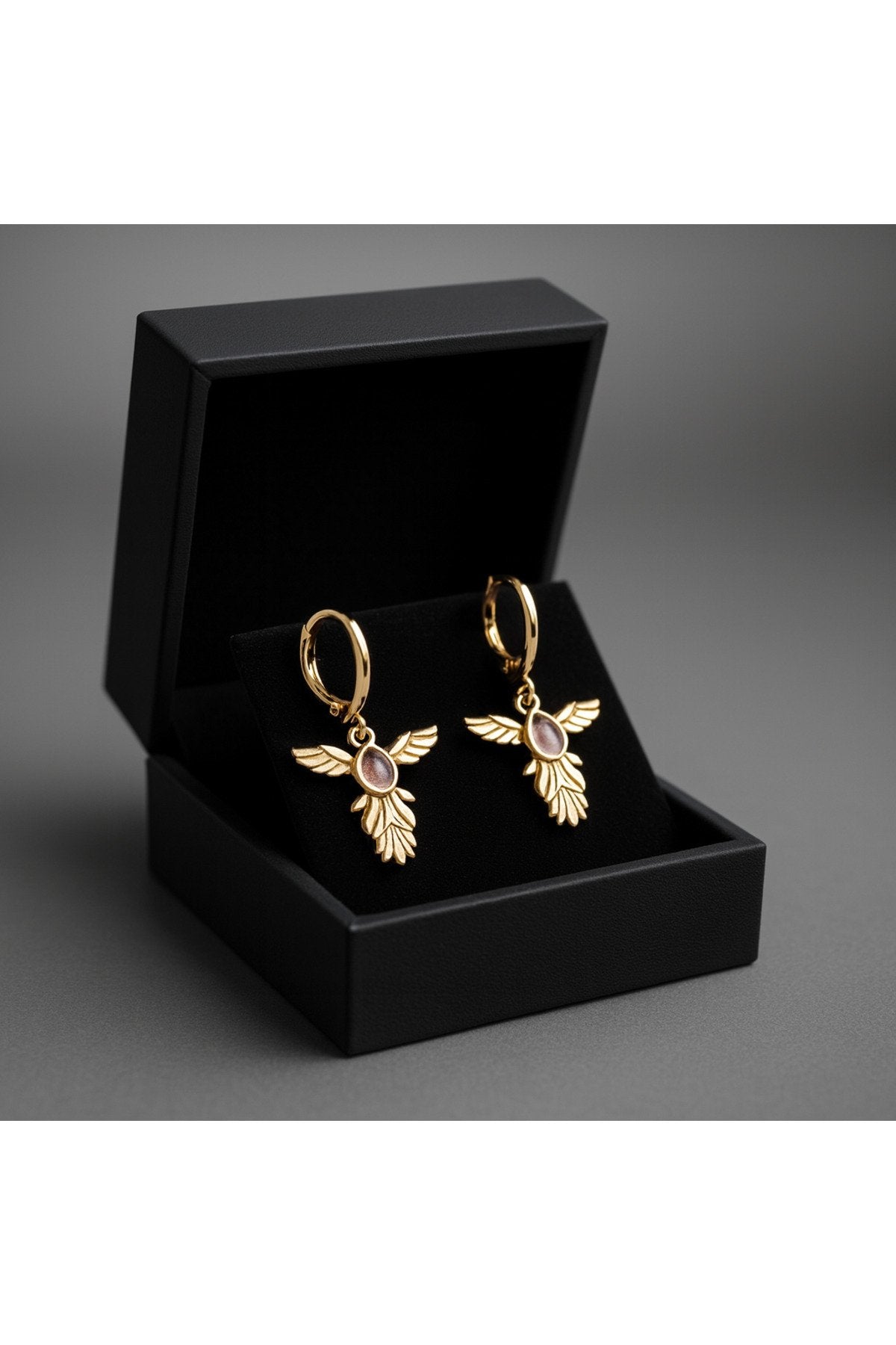 Anka Kuşu Figürlü Altın Kaplama Paslanmaz Çelik Küpe – Zarif, Dayanıklı, Işıltılı