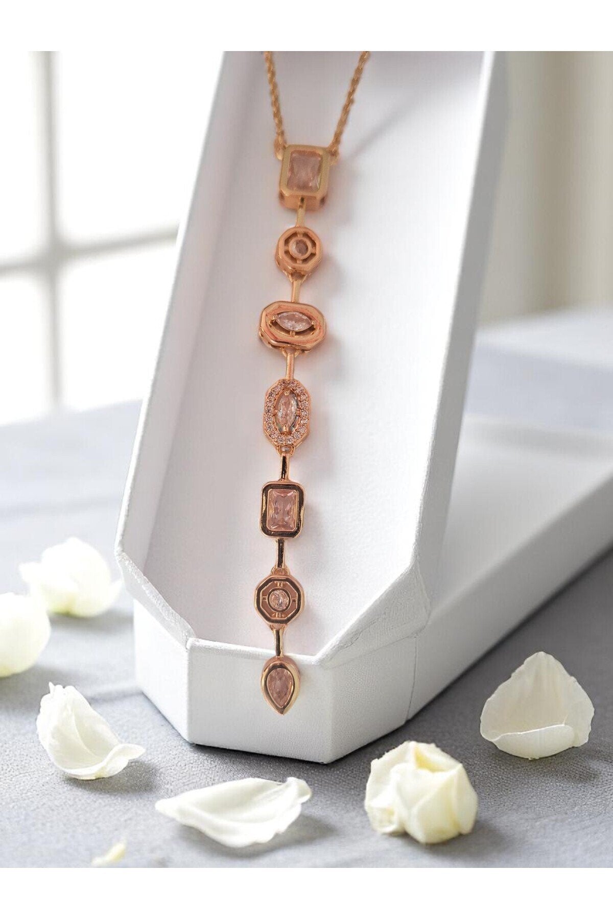 Altın Kaplama Kararmaz Çelik Y Kolye – Modern Zarafetin Işıltılı Yansıması