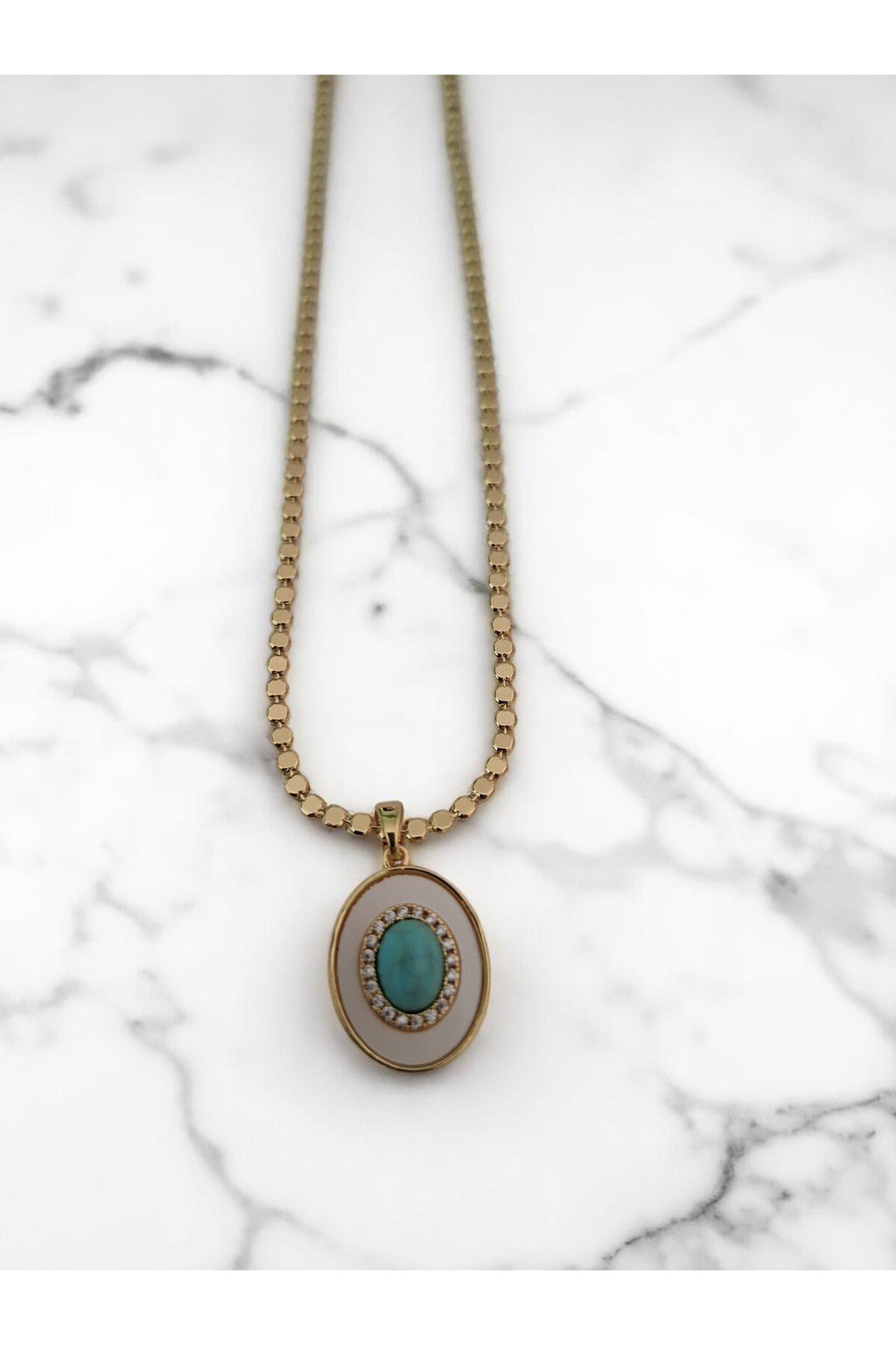 Beyaz Mineli Altın Kaplama Çelik Kolye – Kararmaz, Modern ve Şık