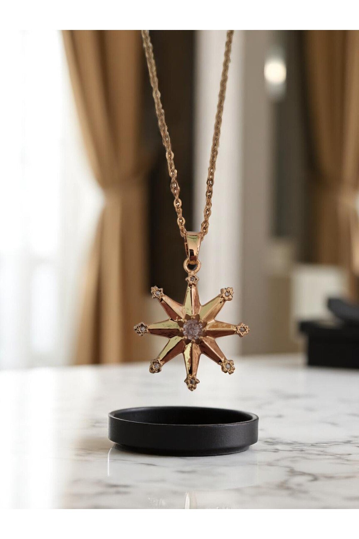 Yıldız Uçlu Taşlı Kolye – Altın Kaplama Kararmaz Çelik Zarafeti