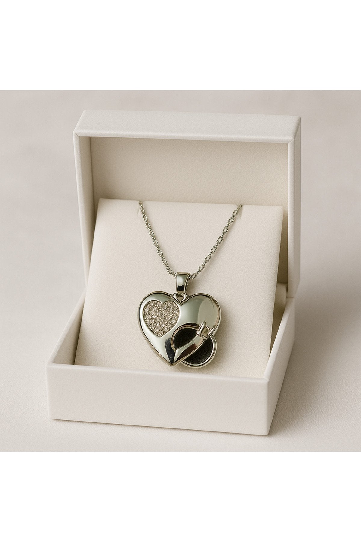Gümüş Renk Paslanmaz Çelik Kalp Kolye – Zirkon Taşlı Şıklık