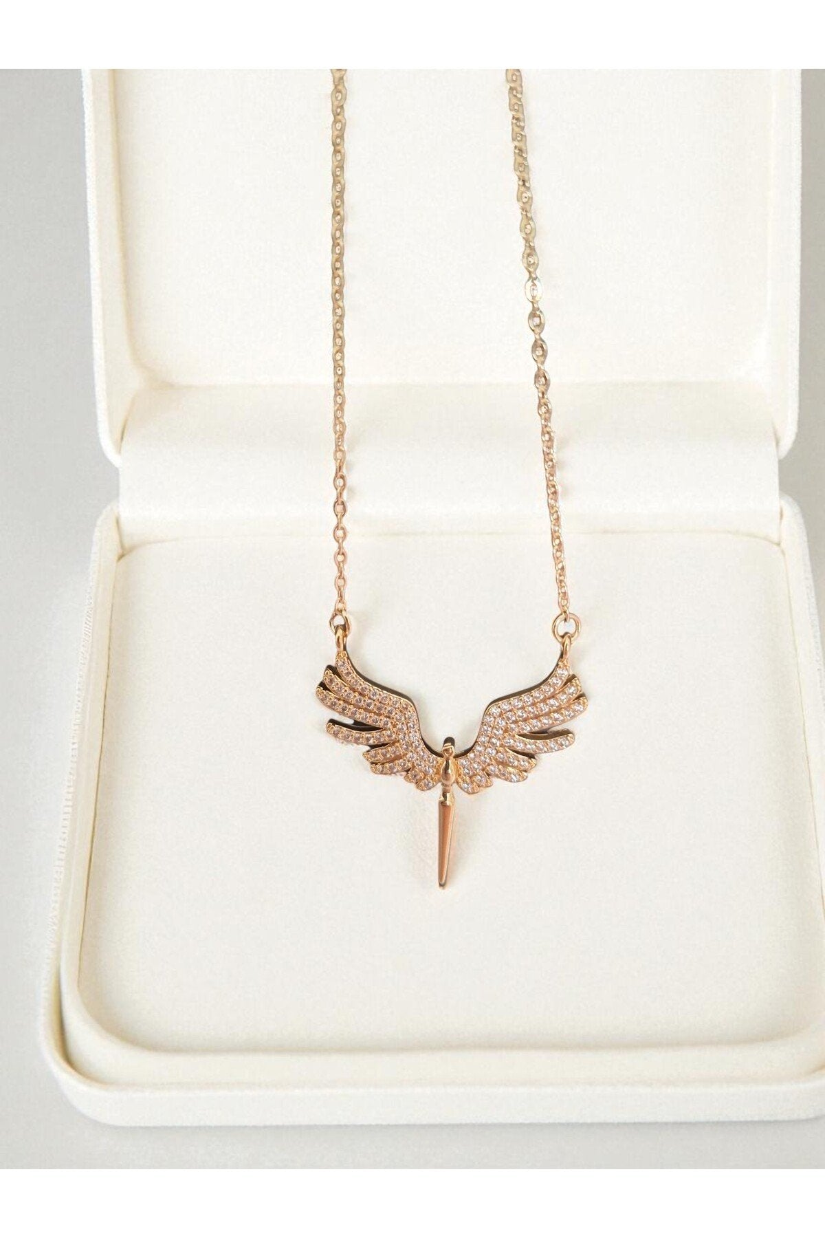 Parlak Zirkon Taşlı Altın Kaplama Anka Kuşu Çelik Kolye – Zarif ve Anlamlı Tasarım
