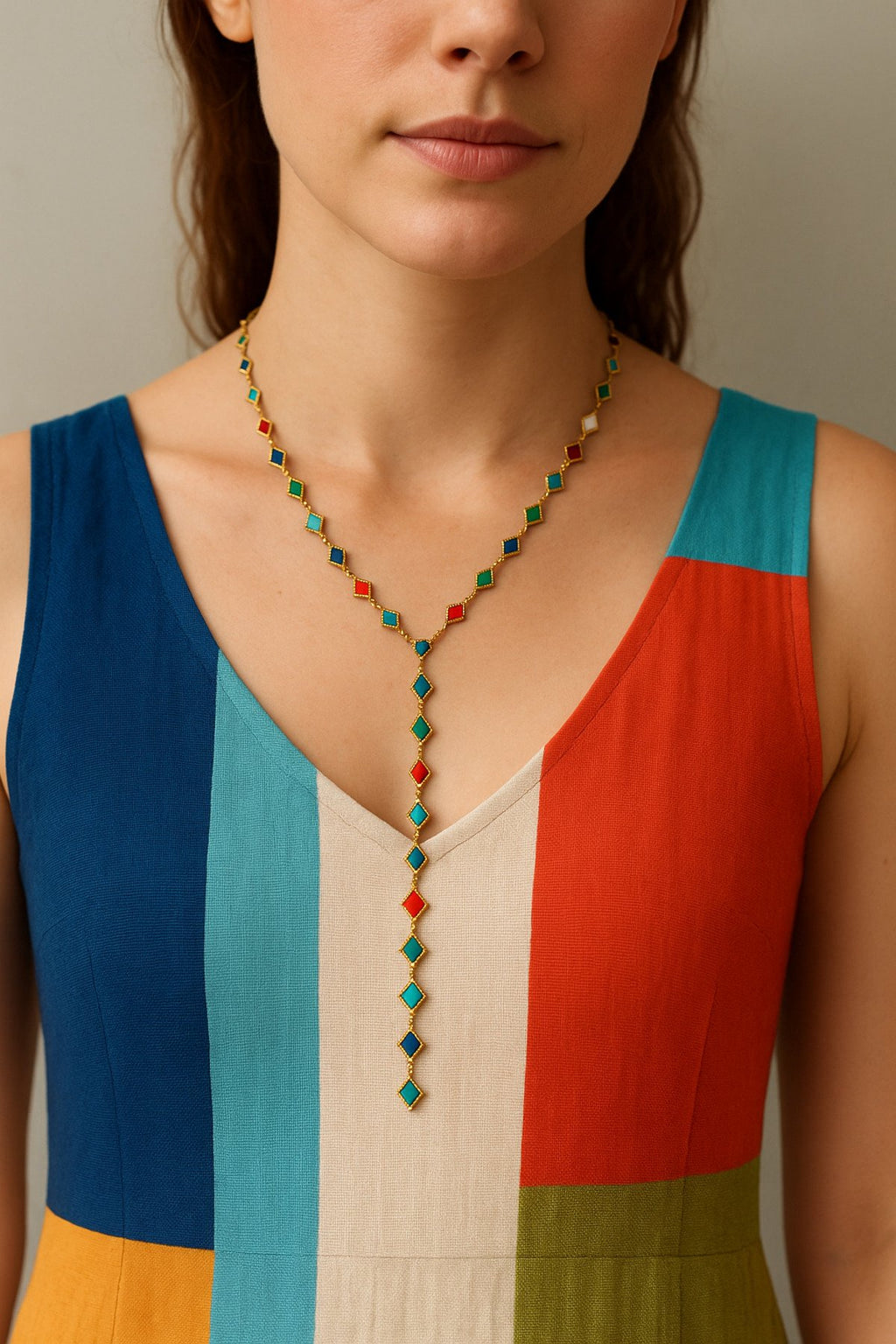 Renkli Taşlı Kare Motifli Paslanmaz Çelik Y Kolye – Minimal & Şık